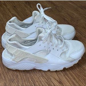 Nike Huarache Sneakers (women’s)